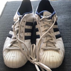 Men’s Adidas leather sneakers!